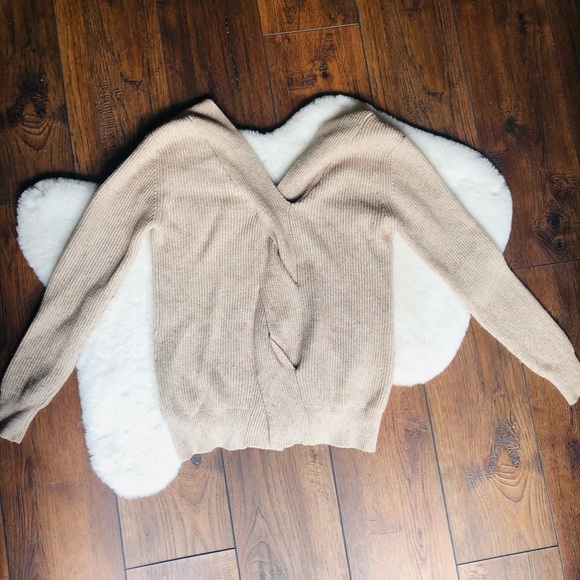 Deep V-neck oversized sweater - Picture 2 of 5